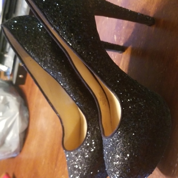 Gianni Bini Shoes - Picture 3 of 3